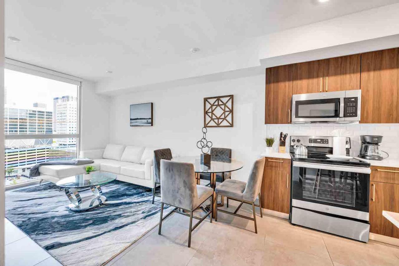 Apartment Stylish Unit In Downtown With Free Parking *