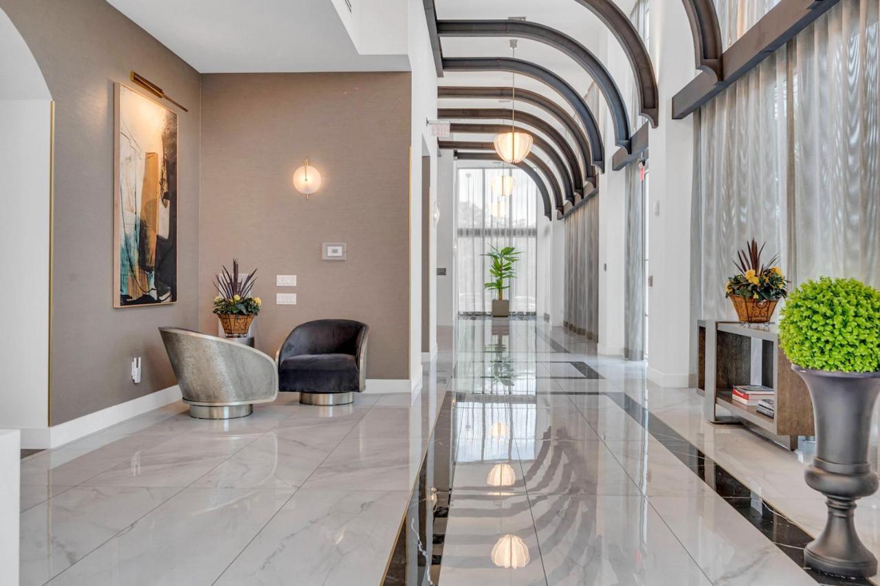 Stylish Unit In Downtown With Free Parking Appartement